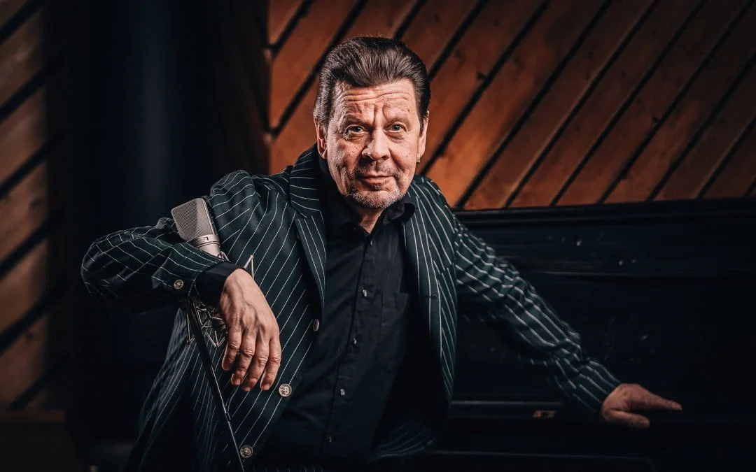 PATE MUSTAJÄRVEN KORONAN KURITTAMA TEATTERISALIKIERTUE JATKUU SYYSKUUSSA